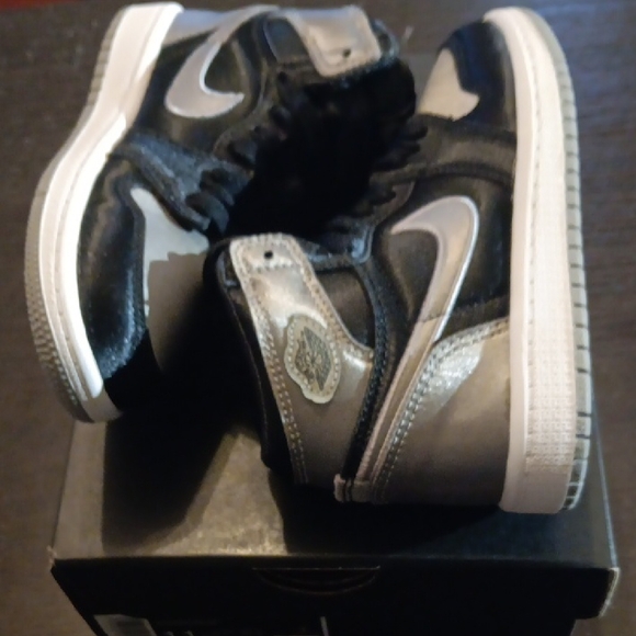 Nike Jordan 1 Retro High OG Satin Shadow Kids 11c NWBOX - Picture 8 of 10